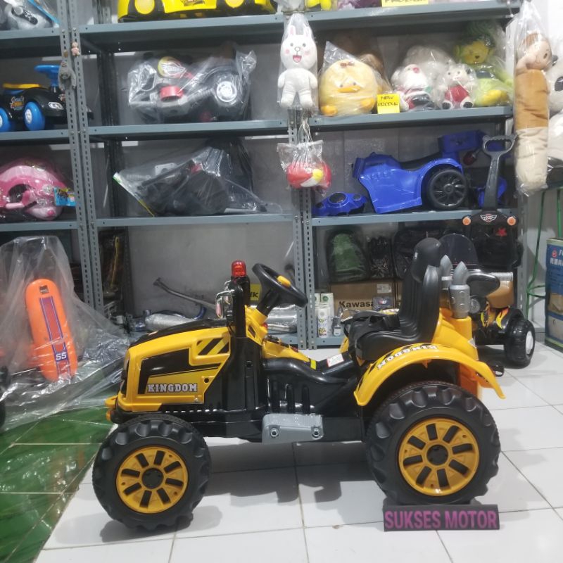 mainan mobilan aki model traktor
