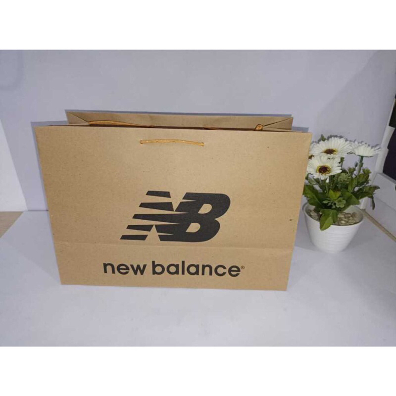 

PAPER BAG NEW BALANCE