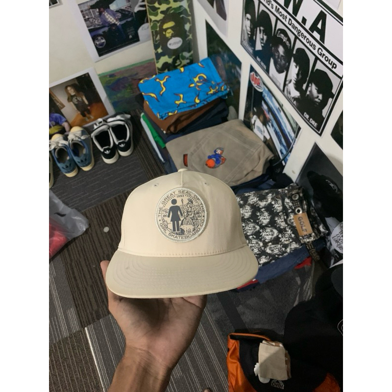 topi girl skateboard