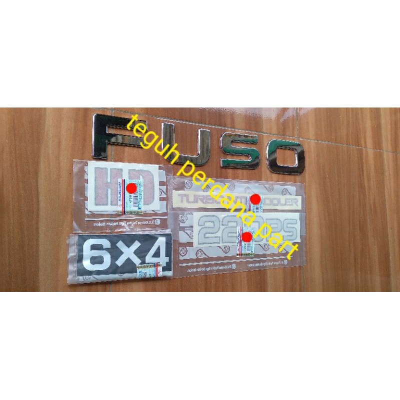 Emblem Fuso 220ps 6X4 original harga 1set yg original stikernya yah boss