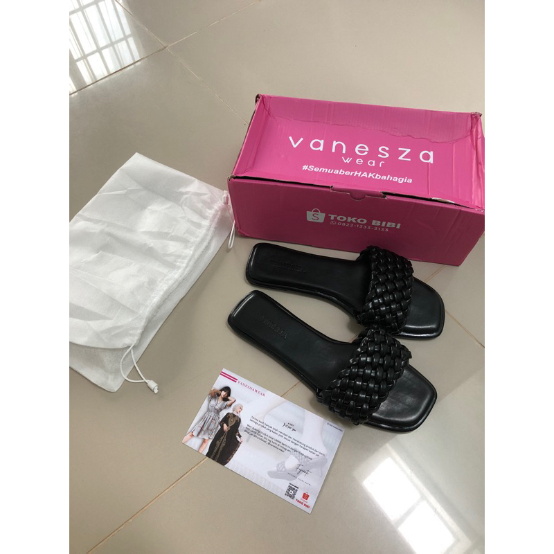 SANDAL BRAND VANESA WEAR Preloved