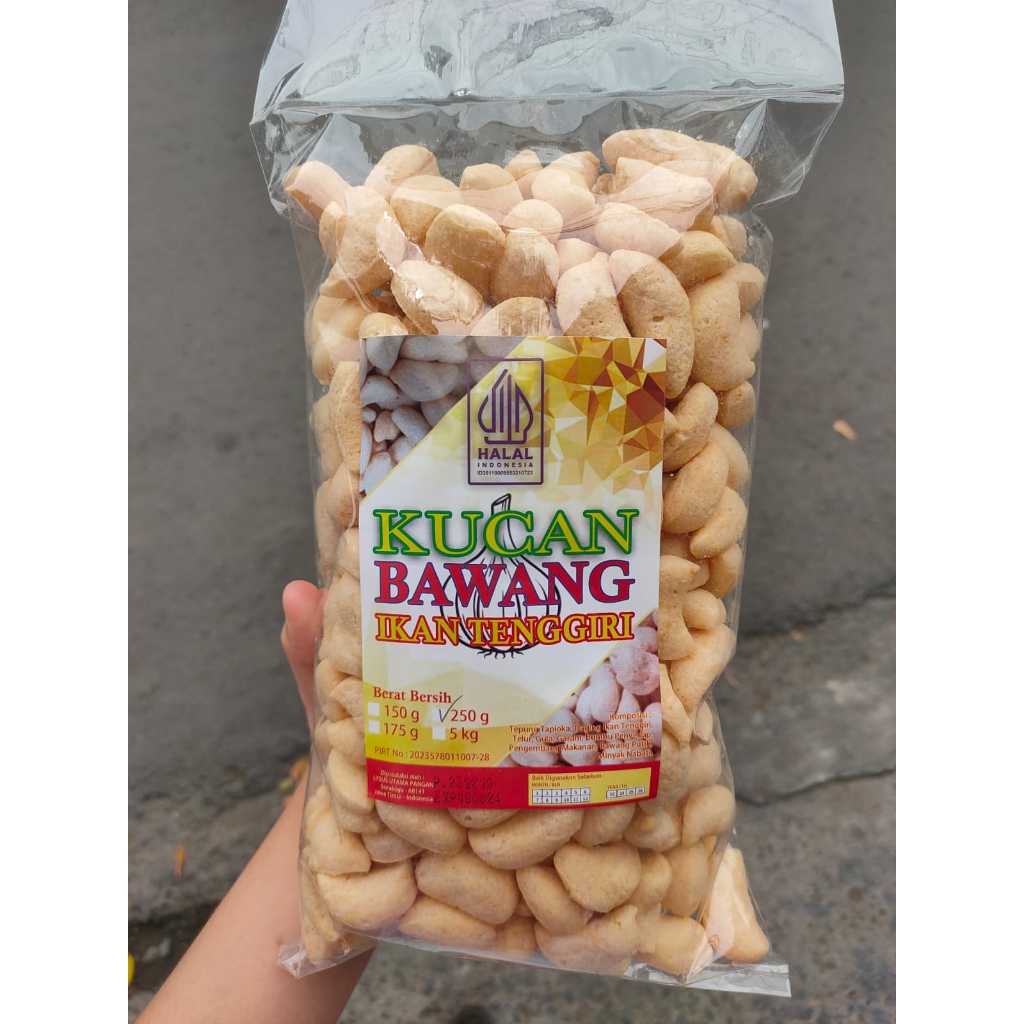 

Kuku Macan Bawang Ikan Tengiri / Ikan Borneo 100Gram - Garing Asin Gurih Enak Best seller