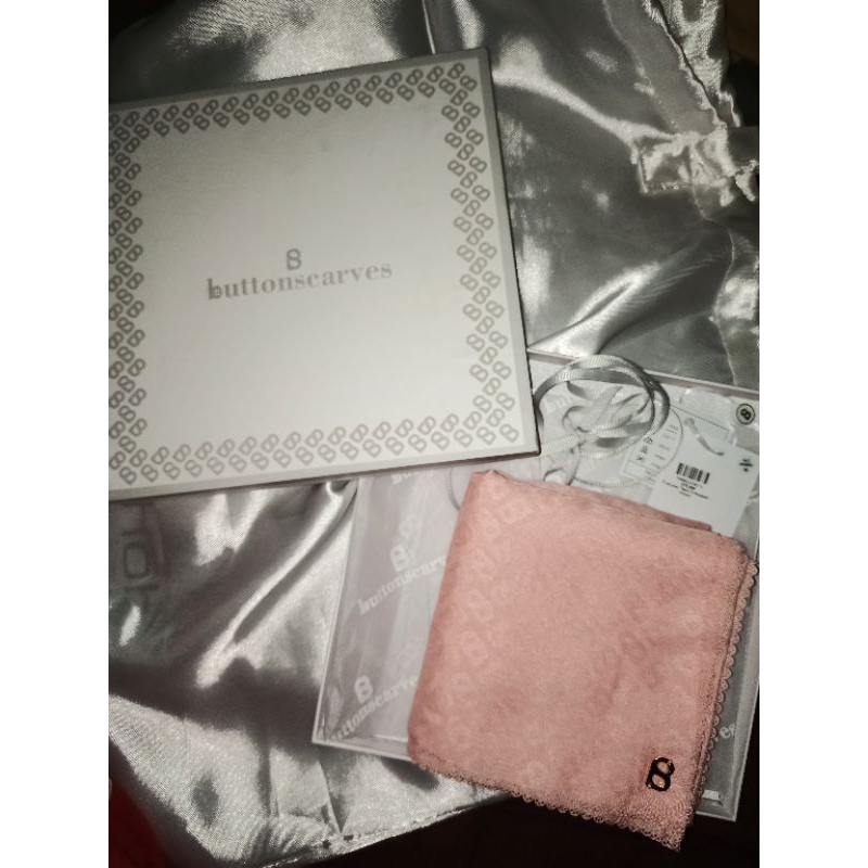 BUTTONSCARVES EVERYDAY TAPIS EMBOSSED