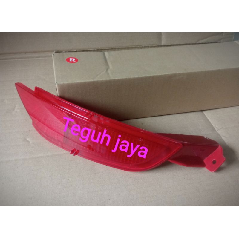 Reflektor/mata kucing bemper belakang ford fiesta bagian kanan