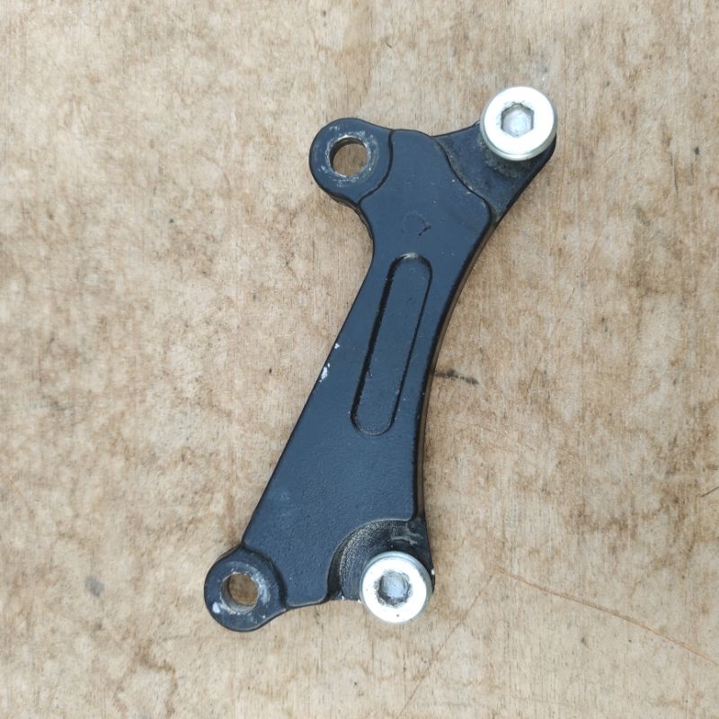 Adaptor Caliper Piringan Cakram Depan Lebar Supra X Supra fit Supra X 125 Beat Vario