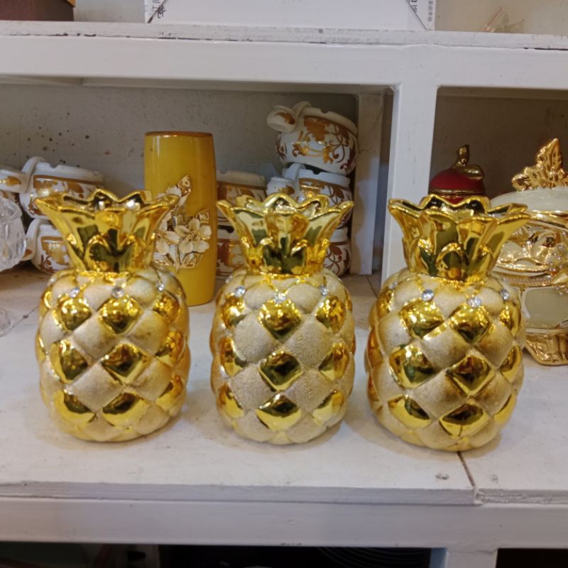Pajangan keramik Nanas gold