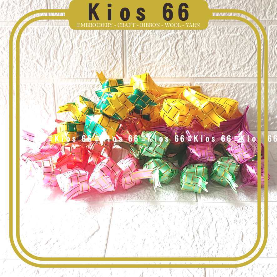 

Kios 66 - Ketupat Imut Hiasan Hamper Lebaran Motif List Mas Isi 12 pcs