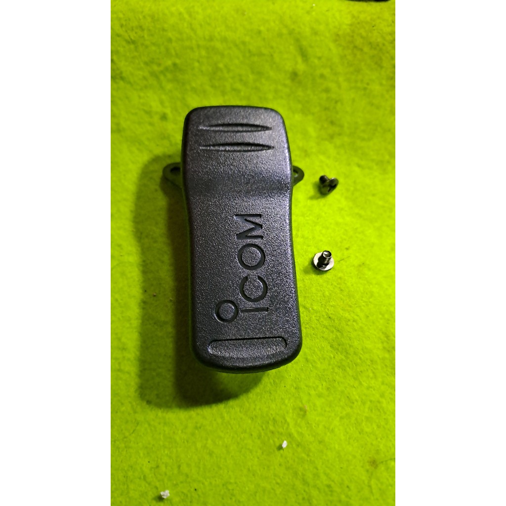 Belt clip icom v85 baru cantelan ht icom v 85 baru beltclip icom v85 Kondisi baru