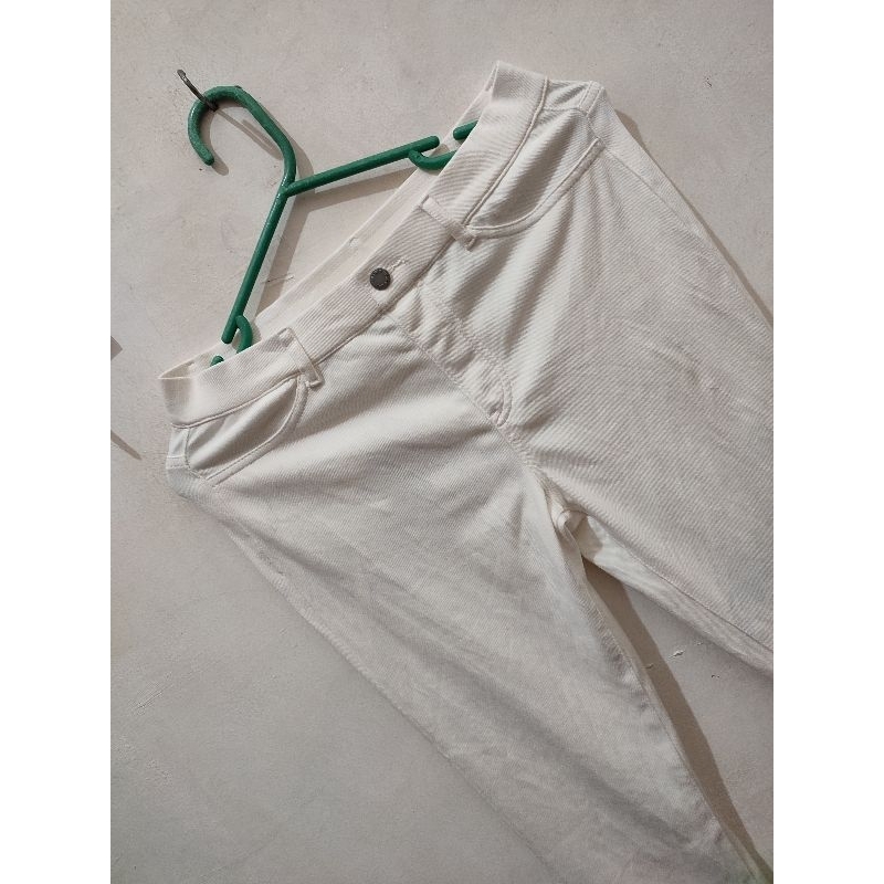 Legging Wanita Soft Jeans Uniqlo Basic Putih