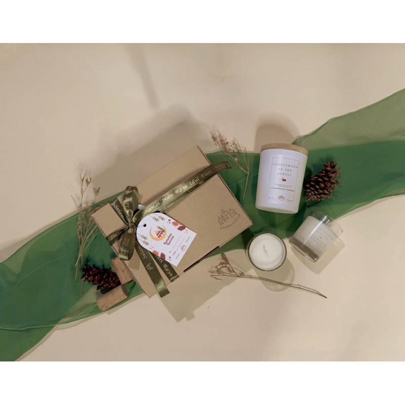 

Medium Hampers/ Gift set/ Hadiah Valentine/ Hampers Tahun baru / Christmas hampers / Hampers Natal / CNY/ Graduation/ Hampers Idul fitri