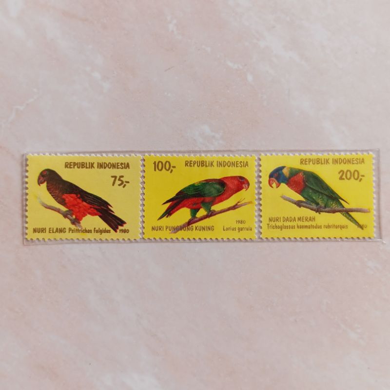 

(AB) Perangko Indonesia 1980 Burung Nuri Set Lengkap 3 pcs Mint