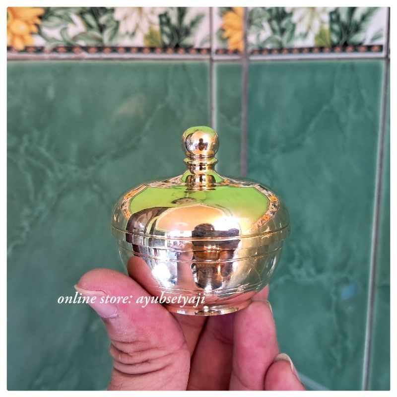 Sinarterang3 Guci Kuningan Antik Wadah Kinang Hiolo Gentong Mangkuk Kecil Cupu Kuningan Mini 02