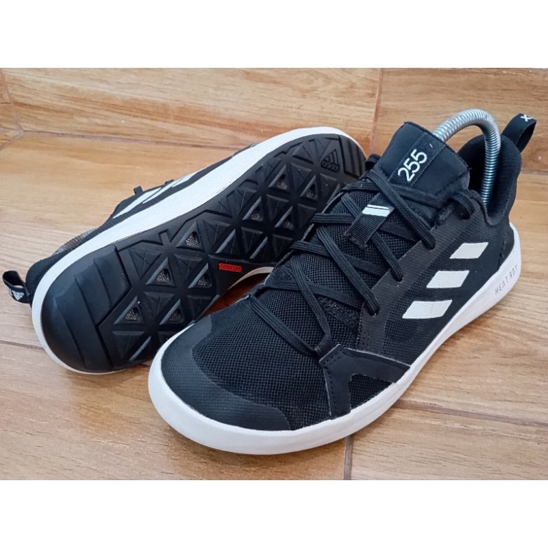 sepatu trekking Adidas terrex 255