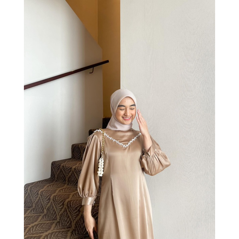 Calendula Dress Satin  Silk Premium Maxi Dress Satin Polos Kombinasi Payet Mutiara