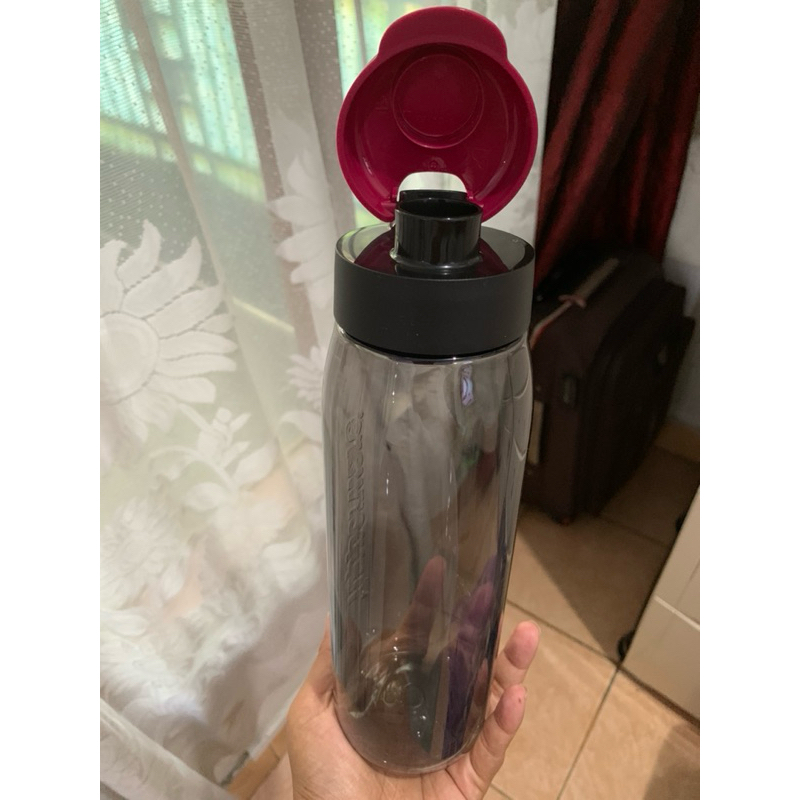 1 Pcs h2go 750 ml tupperware -black/hitam, botol minum kristal(bahan polycarbonat), tutup flip