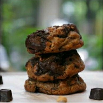 

The Calico | Chopped Cashew & Chocolate Chip Cookie