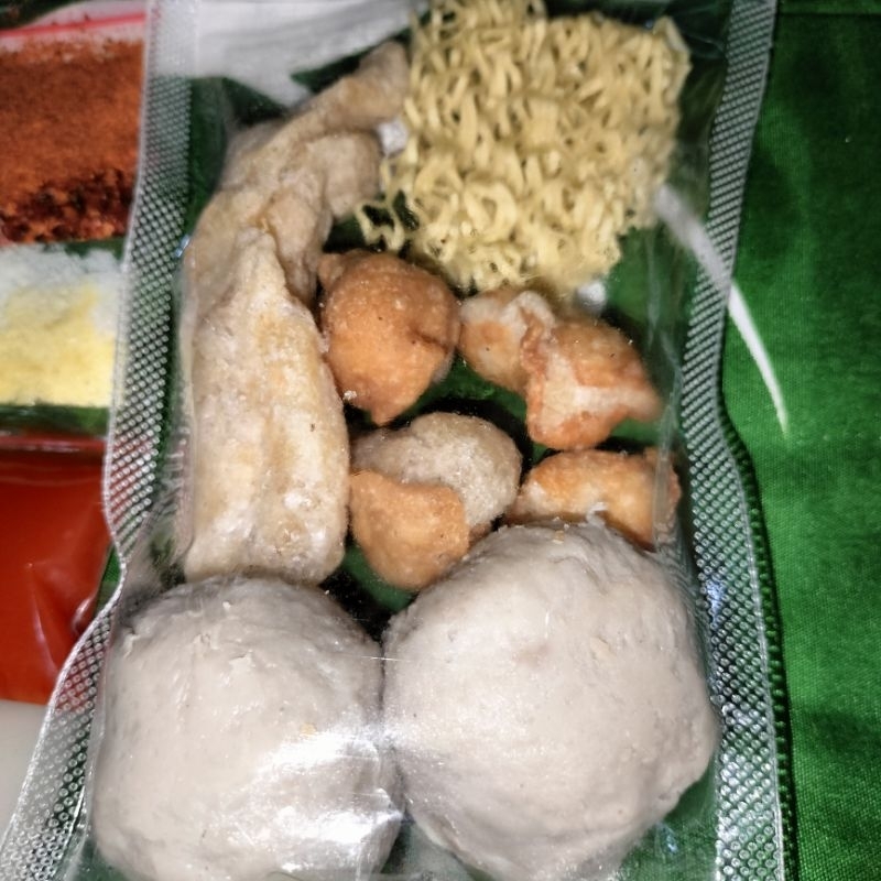 

SEBLAK INSTAN BAKSO URAT SEDANG XTRA DAUN JERUK