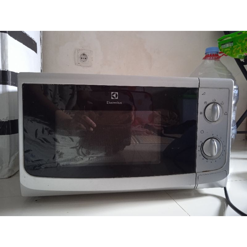 Microwave Electrolux PL (taken)