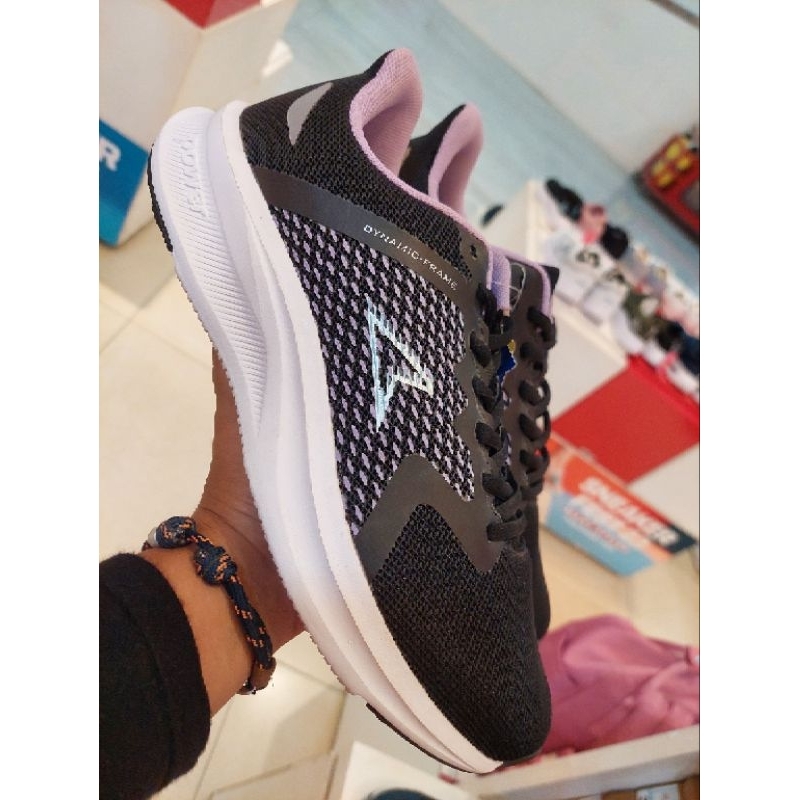 Sepatu Power Wanita hitam Bata 528-6187