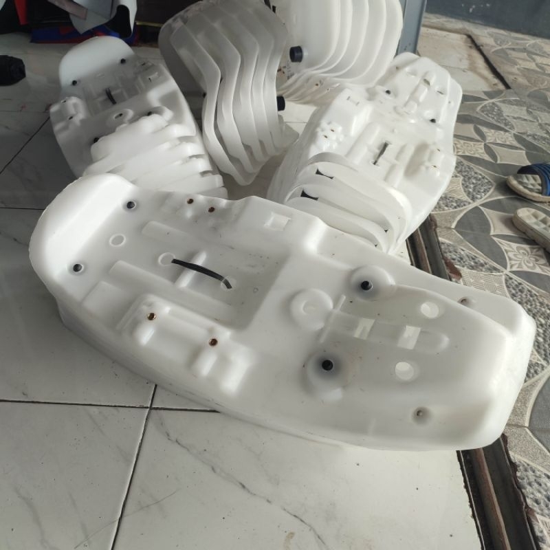 PLAT PLASTIK JOK GL100 NARITA PUTIH SET GANJEL JOK