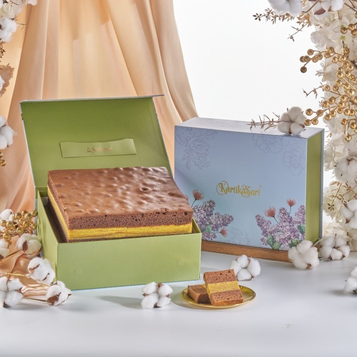 

KARTIKA SARI BANDUNG GIFT BOX 11 LAPIS PHILIPINE COKELAT CHOCOLATE COKLAT LOYANG EID MUBARAK HAMPERS SALE PROMO PAKET HADIAH OLEH OLEH PACKAGE IDUL FITRI RAMADAN LEBARAN FESTIVE SEASON CNY CHINESE NEW YEAR MOONCAKE IMLEK COOKIES VIP RAMADHAN