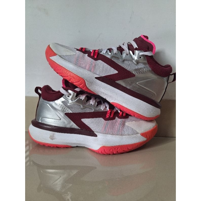 (EUR: 41) Sepatu Basket AJ Zion 1 PF Marion (Preloved)