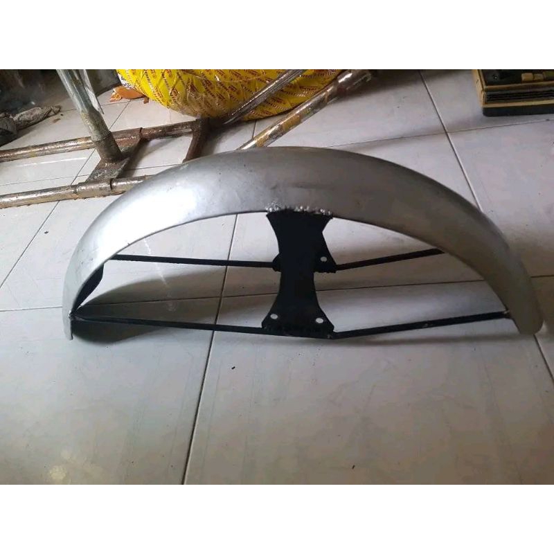 Spakbor depan custom w175