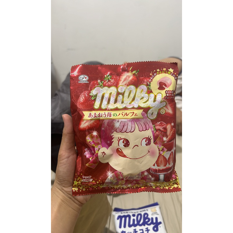 

MILKY STRAWBERRY PERMEN FUJIYA READY STOCK JAPAN