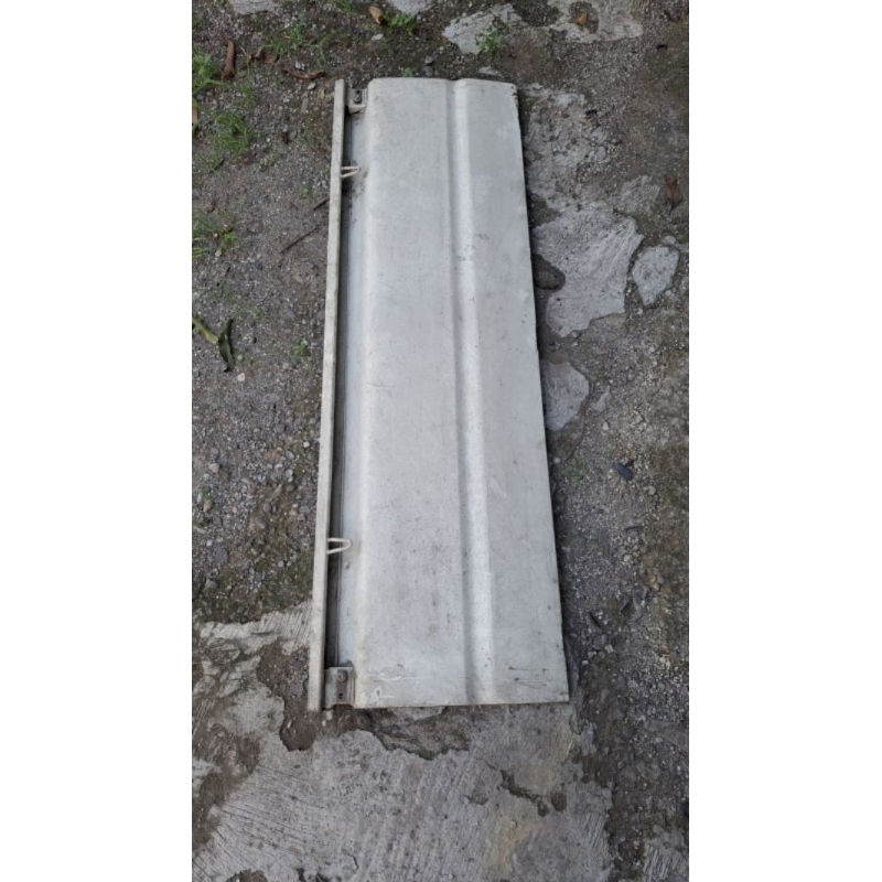 Tutup bak belakang Mobil kijang kapsul original bekas karoseri warna hitam