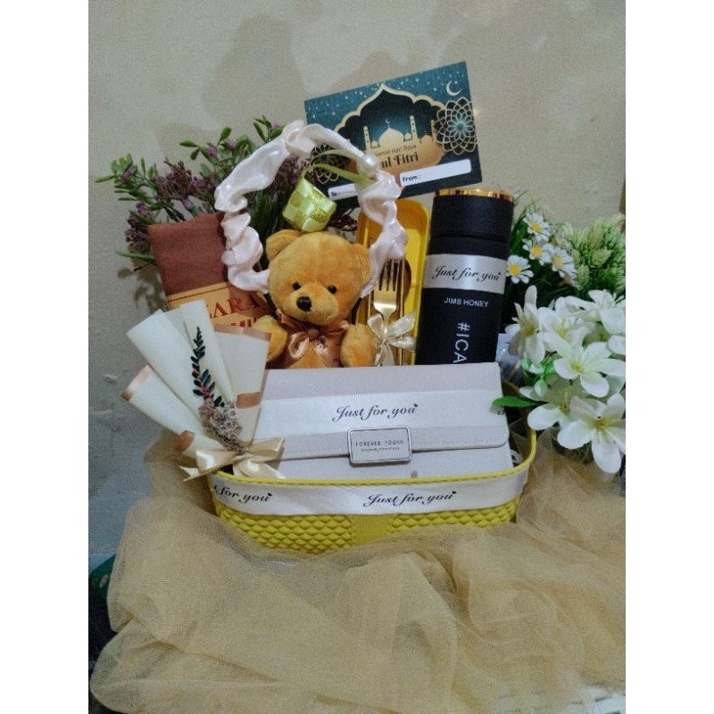 

Hampers Lebaran Hadiah Idul Fitri untuk Teman Wanita Special Eid Mubarak Gift
