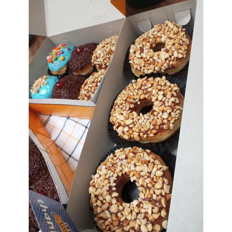 

Donat Kentang Jumbo isi 3 per Box