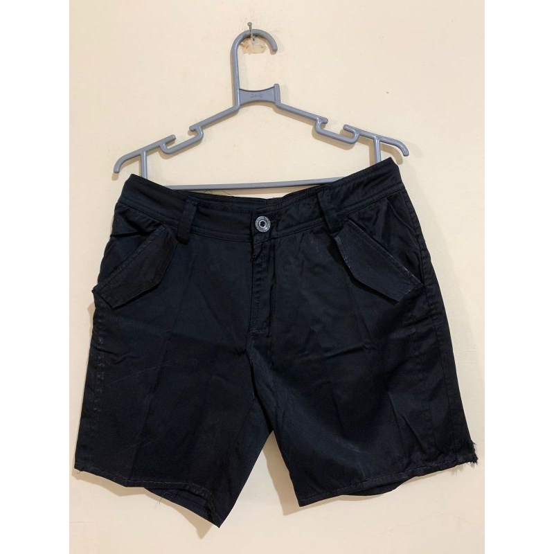 Celana pendek hitam wanita bahan kain preloved