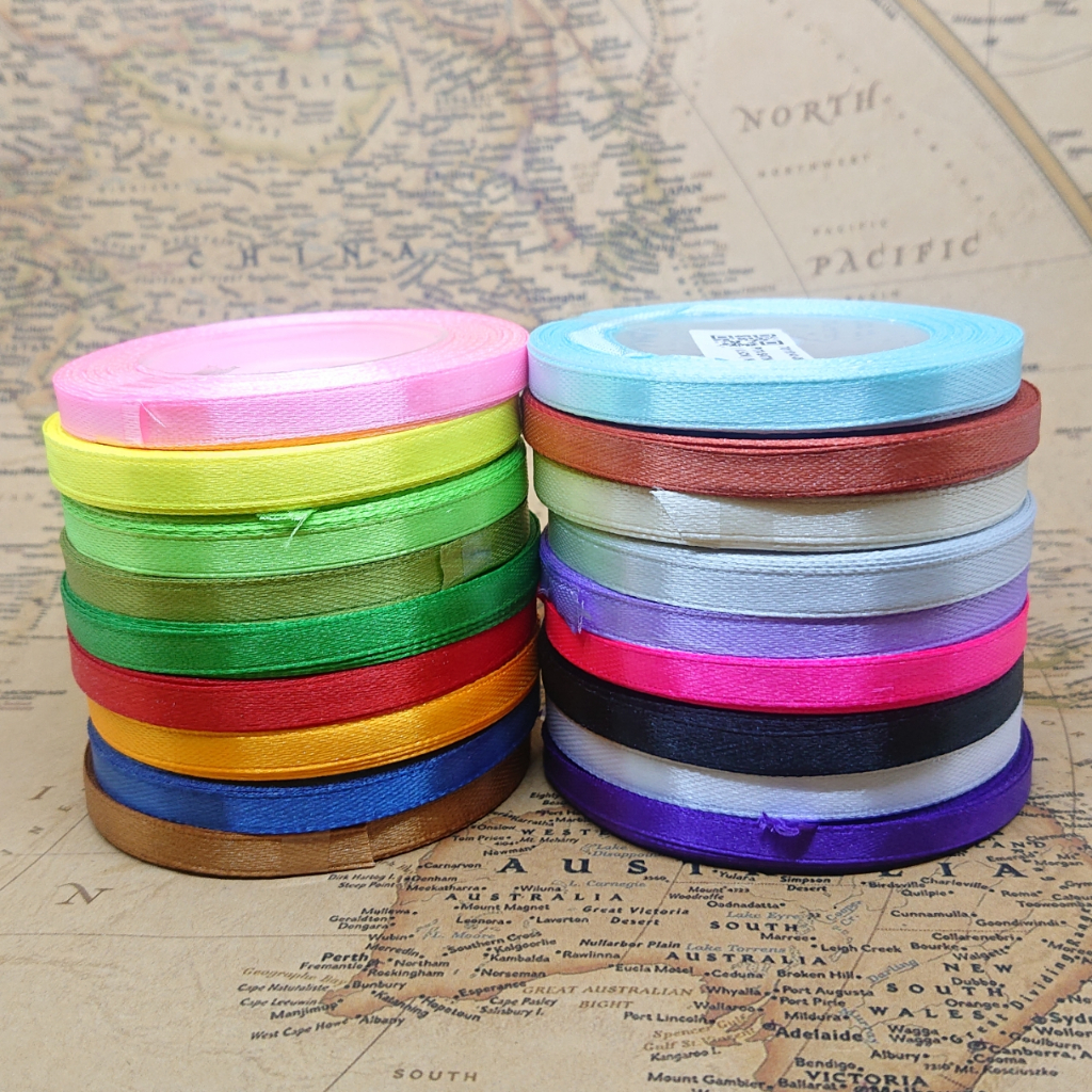 

Pita Satin 1/4 inch 0.6cm per roll 20 yard 18,5 meter Warna Dasar