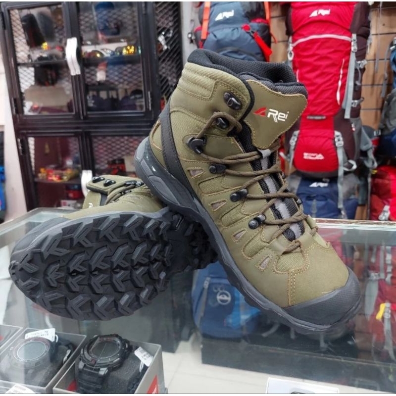 BNWT - Sepatu Gunung Outdoor Arei Valiant - Olive, 43