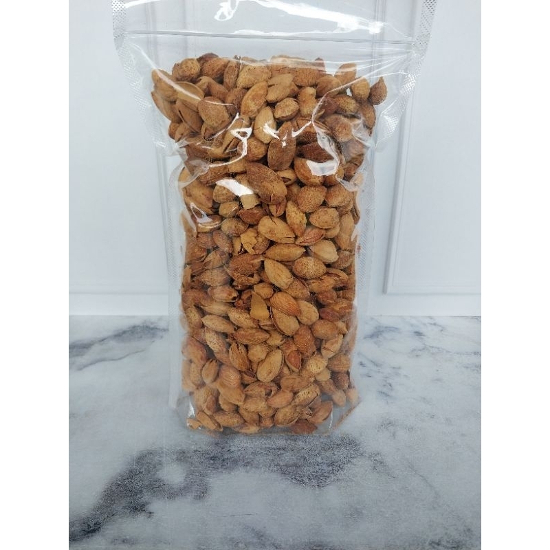 

kacang almond rasa milk kemasan 1kg /oleh oleh haji umroh