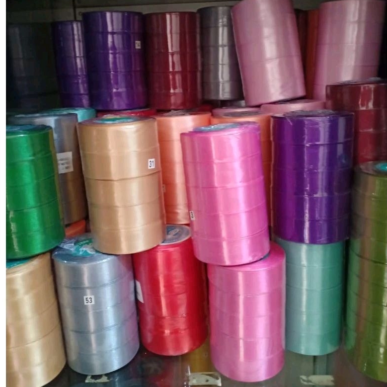 

Pita satin Warna 1.5 inch / 4 cm Per roll pita kado