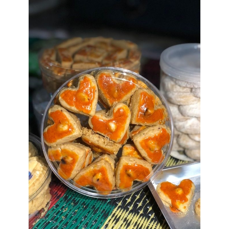 

Kue Kacang bentuk love Murahh 500gram murah KUE LEBARAN 2025