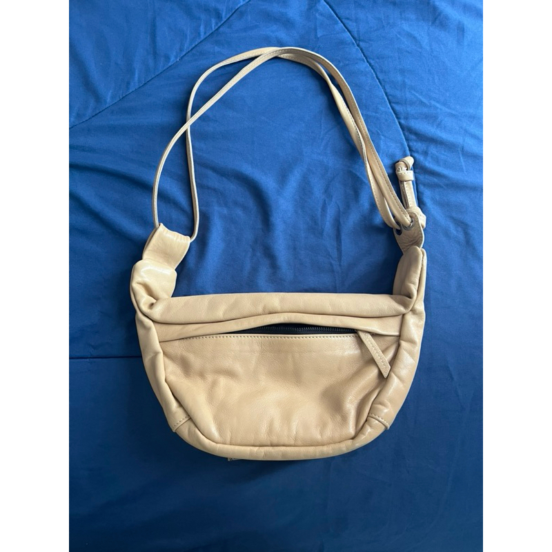 Preloved Luigy Sling Bag Kaynn