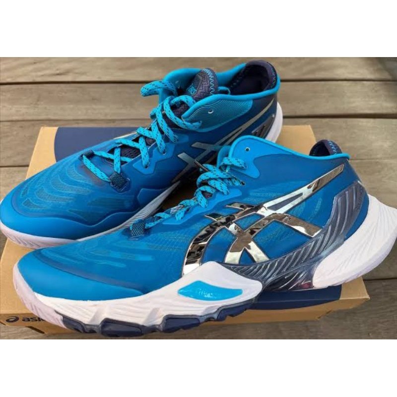sepatu voli asics