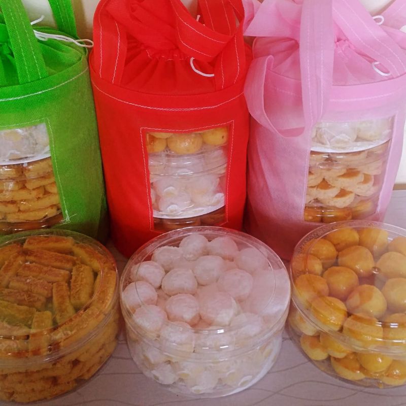 

Paket kue lebaran isi 3 toples