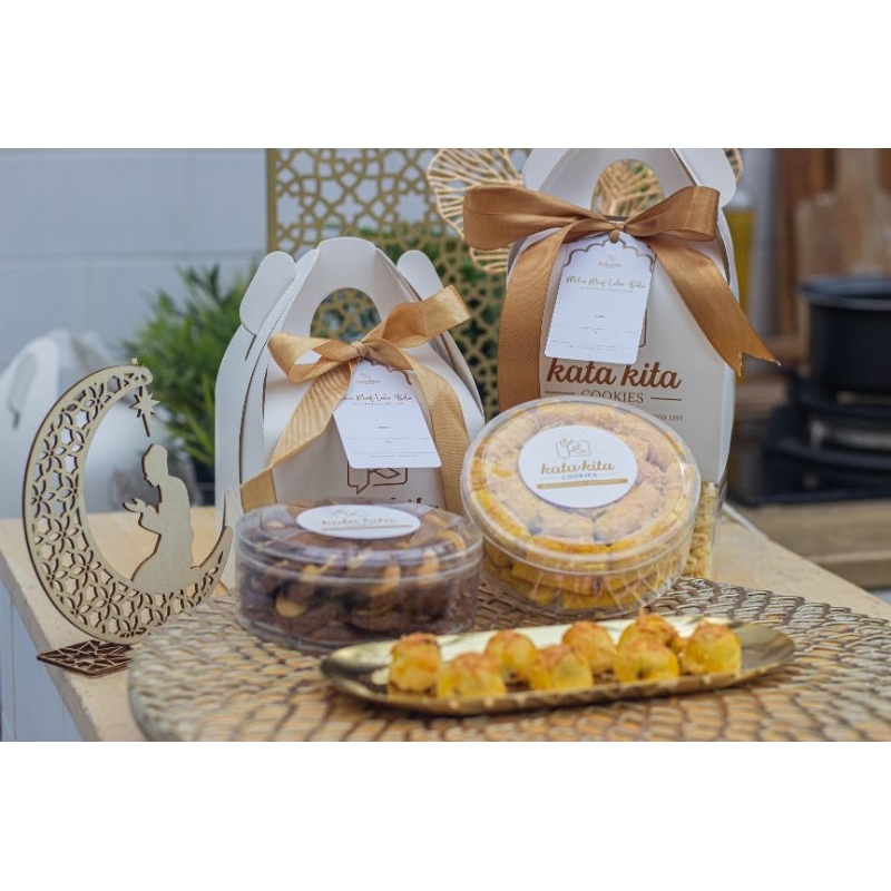 

Hampres Lebaran | Box Hampers | Promo Terbaik |Hampers Gable Box medium Katakita Cookies