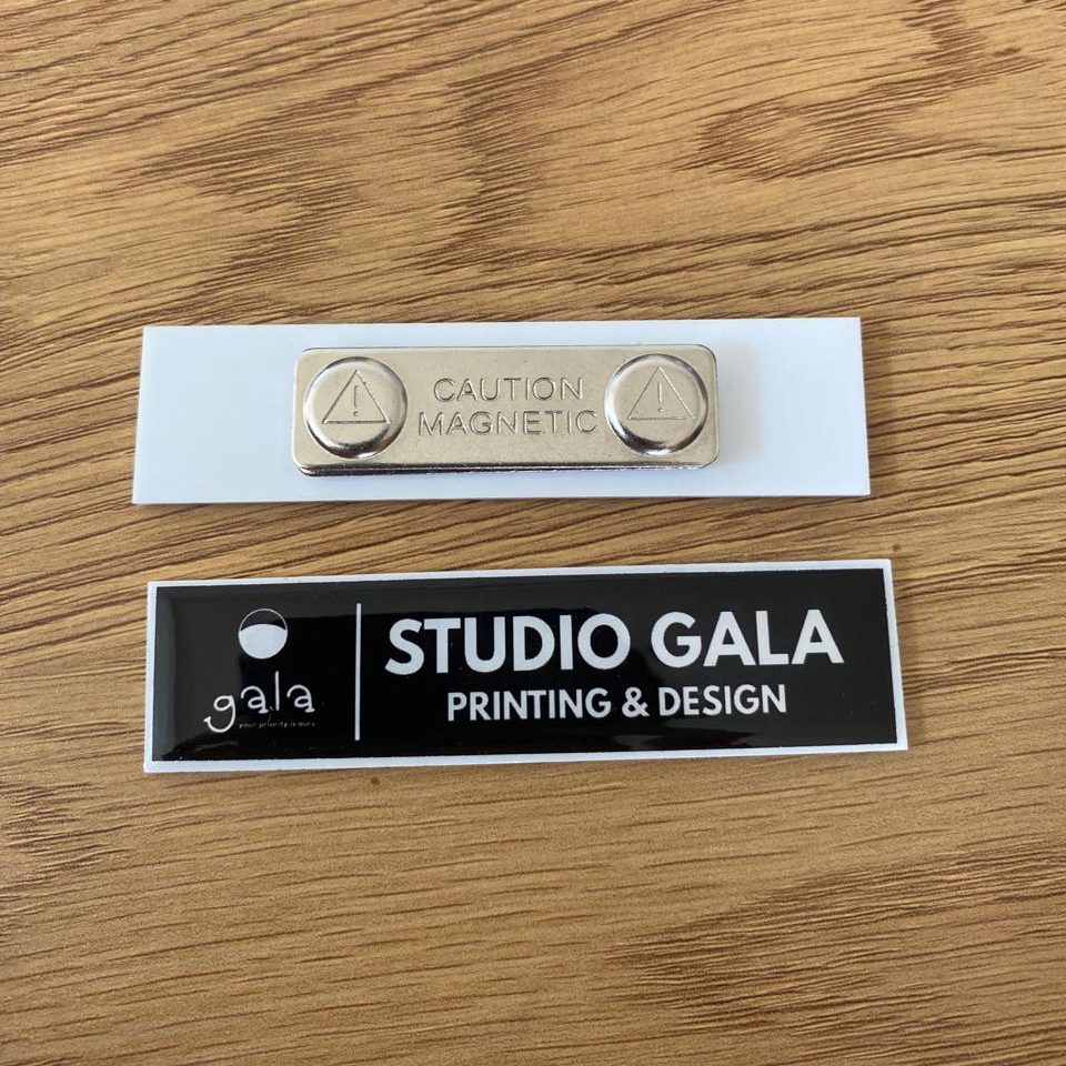 

NAME TAG ACRILIC RESIN PENITI / MAGNET