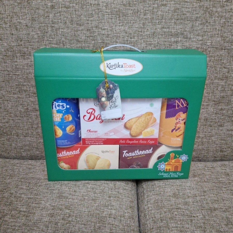 

Paket 5 kue lebaran hampers kartika sari toast parcel free kartu ucapan selamat paket parsel siap kirim hadiah hamper edisi idul fitri