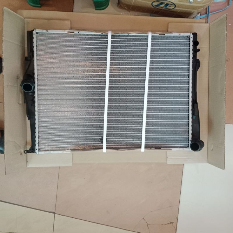 Radiator bmw 320i 318i e90