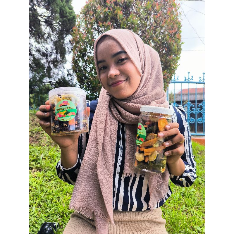 

KERIPIK MIX SAYUR EXTRA PEDAS CRISPY 1000ml