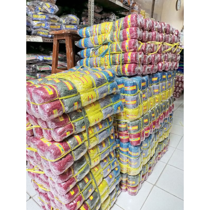 

Tali rafia eceran 3000 (PEMBELIAN TALI UNTUK PENGIRIMAN REGULER 1 BALL LEBIH DARI ITU HARUS PAKE JASA CARGO❗)