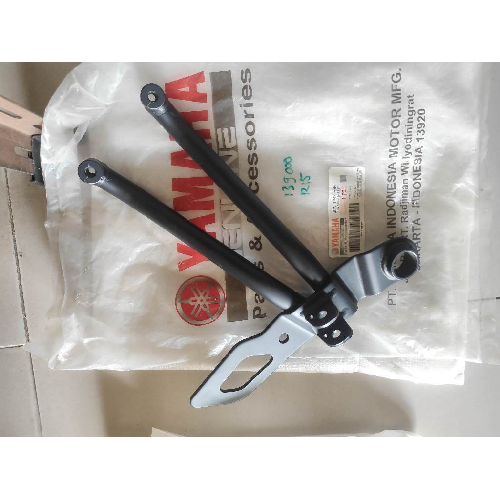 breket step pijakan belakang kanan r15 v2 ori