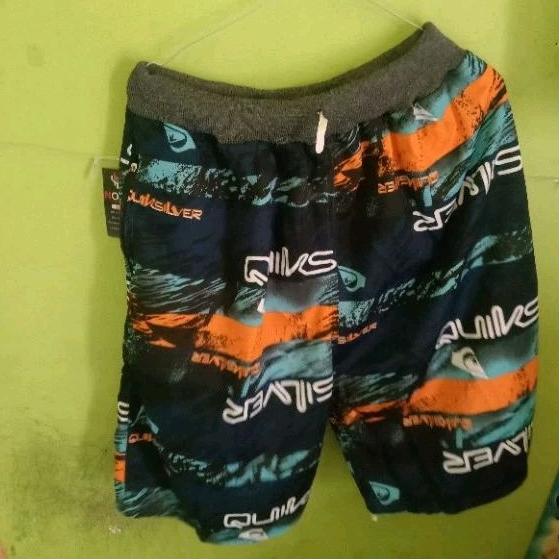 celana pendek pria. rata 100 ribu dapat 3 celana