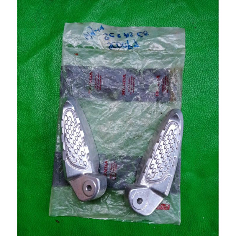 footstep pijakan kaki belakang Honda Scoopy F1 lama original