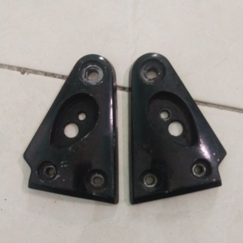 BREKET DUDUKAN LAMPU DEPAN KUPINGAN TIGER REVO ORI